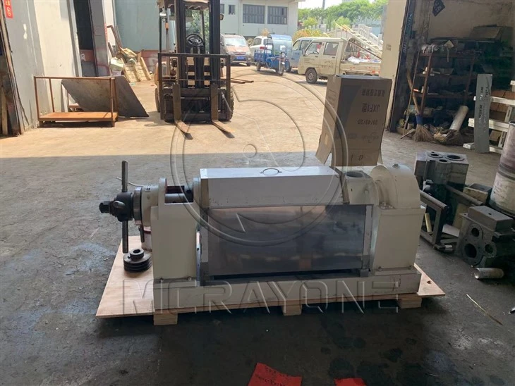 Peanut simple temperature control oil press